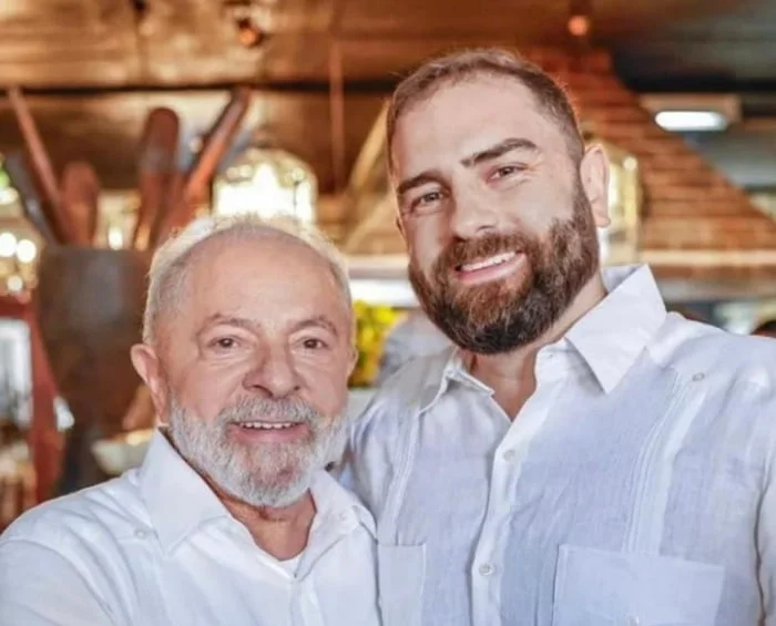 Filho de Lula xinga Janja de puta  em mensagem no WhatsApp; veja print